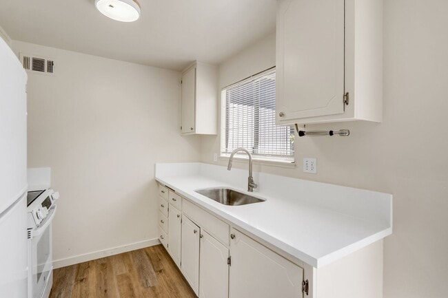 Building Photo - 406 Scripps Dr