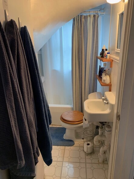 Building Photo - 9 Hammond St