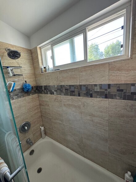 Building Photo - 148 Galsworthy St