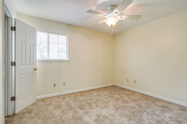 Building Photo - 1 bedroom and 1 bathroom in a 3x3 duplex STEPS AWAY FROM CAMPUS