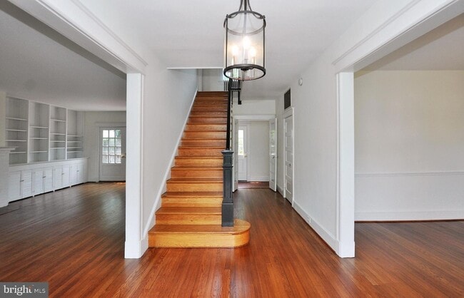 Building Photo - 3752 Kanawha St NW