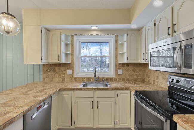 Building Photo - 2844 Wildwood Rd