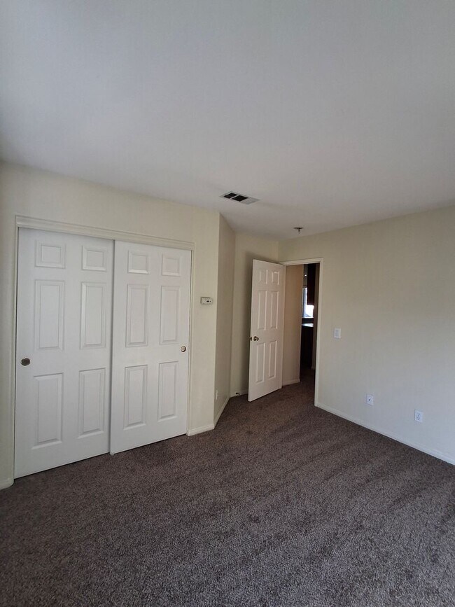 Building Photo - RECENTLY REDUCED!!! Beautiful Home in the Heart of it all. MUST SEE!