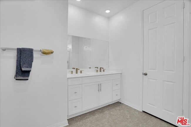 Building Photo - 725 Daniel Freeman Cir