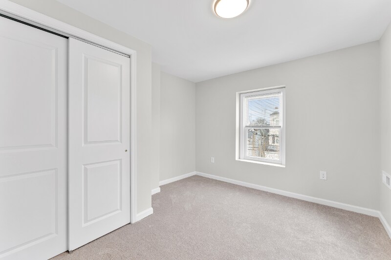 Building Photo - 320 Market St