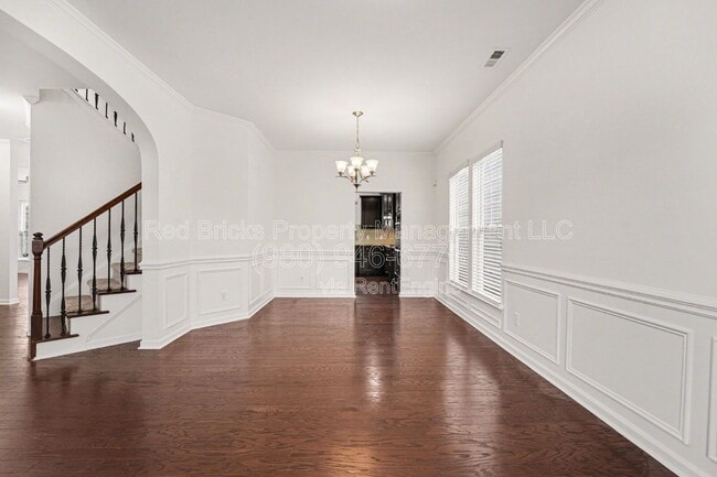 Building Photo - 1349 Middlecrest Dr NW