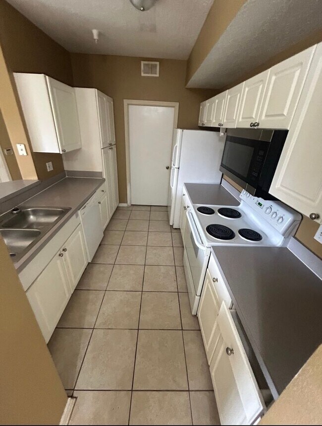 Building Photo - 5536-8111 Metrowest Blvd., Orlando https://www.propertypanorama.com/instaview/stellar/S5136656