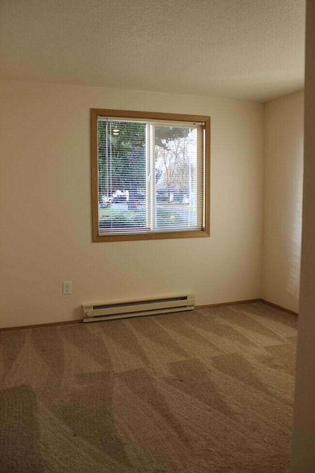 Building Photo - 4 bedroom house