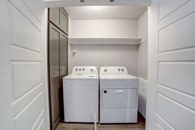 Building Photo - Brand New Luxury 4/2.5 Townhomes