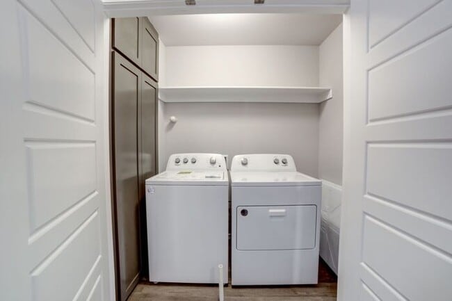 Building Photo - Luxury townhomes near TU and Mother Road M...