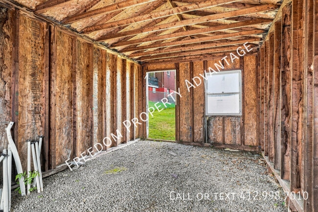 Building Photo - 425 32nd St