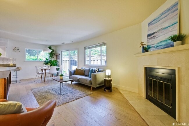 Building Photo - 542 Brewster Ave