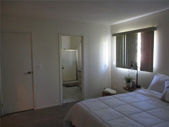 Building Photo - 549 Ramar Rd