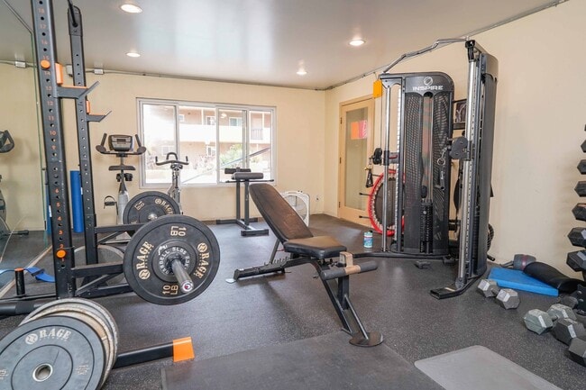 Building Photo - Gated Community 2 Bedroom 2 Bath Condo