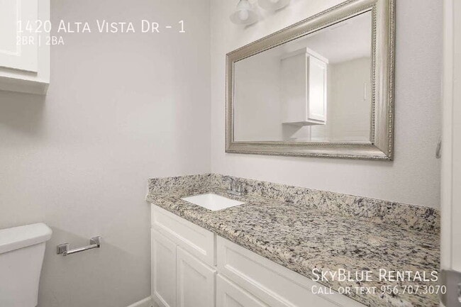 Building Photo - 1420 Alta Vista Dr