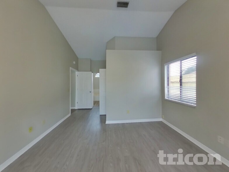 Building Photo - 3213 Stevenson St