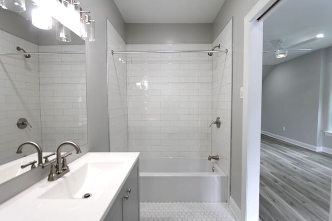 Building Photo - 5925-31 Devon Pl