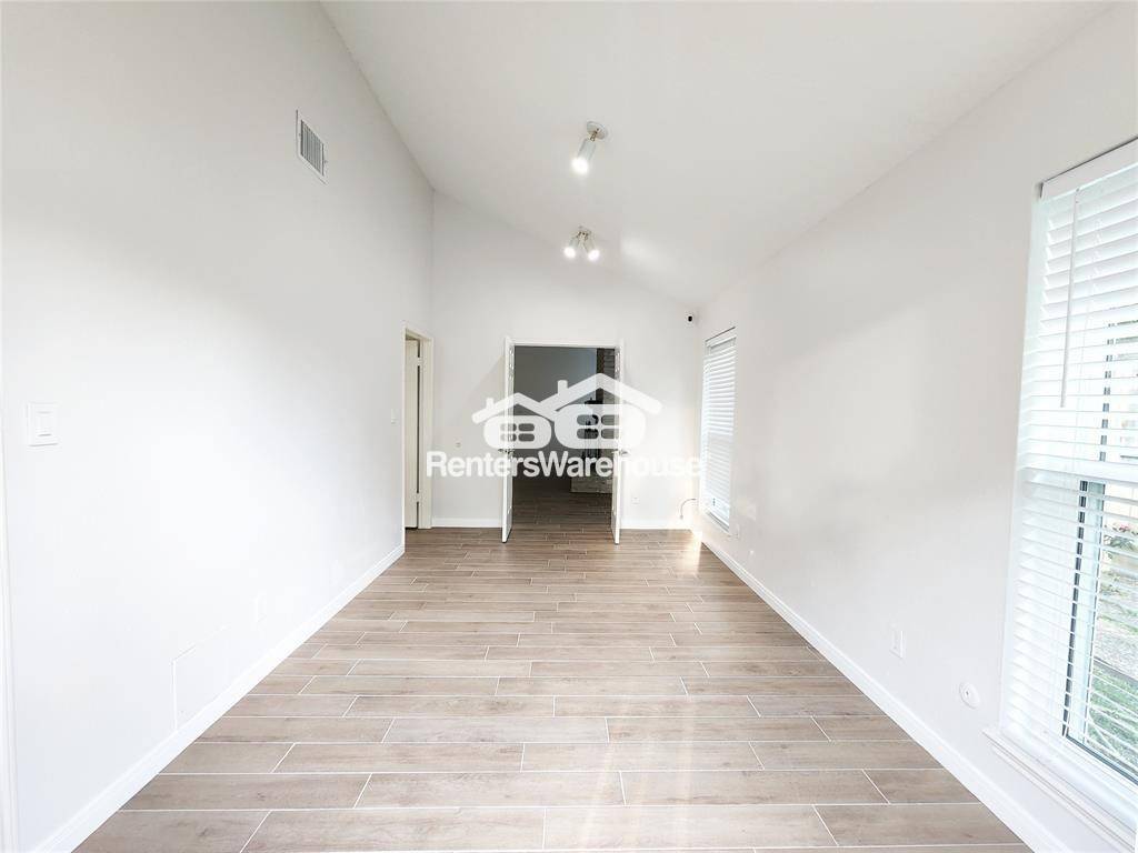 Building Photo - 12800 Briar Forest Dr