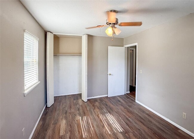 Building Photo - 817 S Kelly Ave