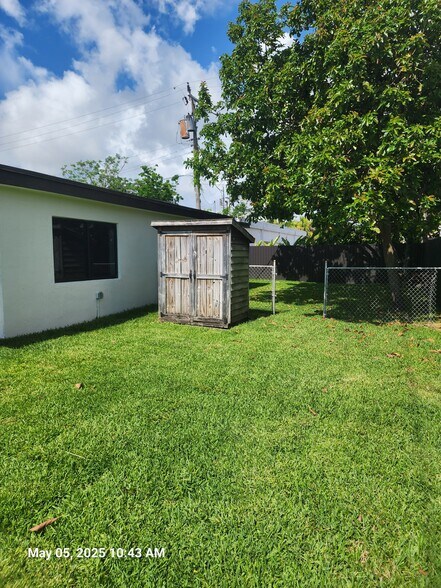 Building Photo - 3171 SW 11th St