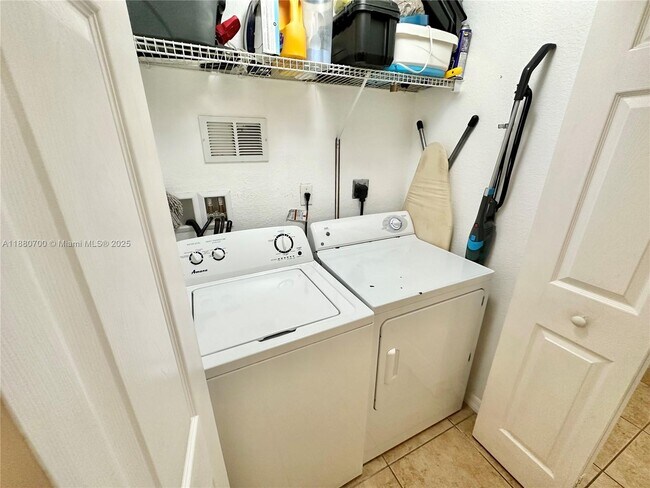 Building Photo - 10870 NW 88th Terrace