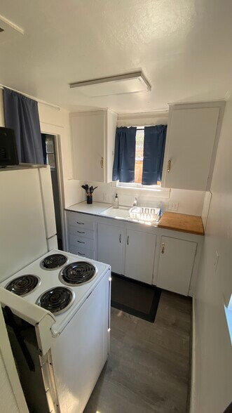 kitchen - 132 NW 30th St