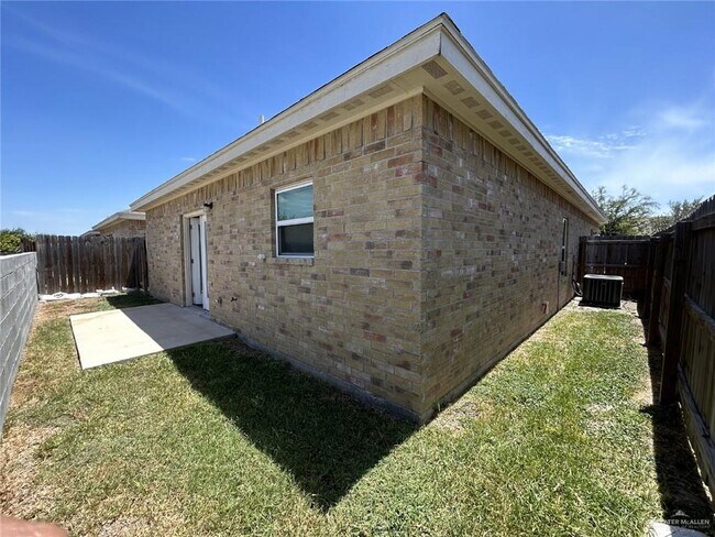 Building Photo - 3903 Tinsley Ave
