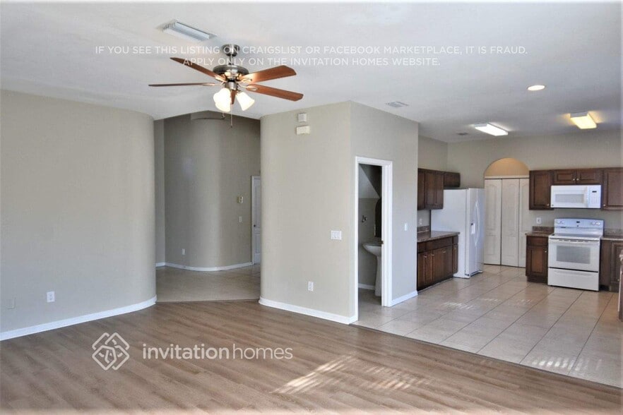 Building Photo - 9712 Laurel Ledge Dr