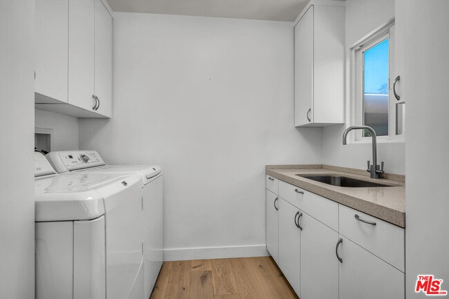 Building Photo - 854 25th St