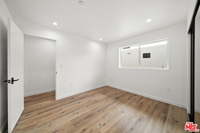 Building Photo - 6049 Craner Ave