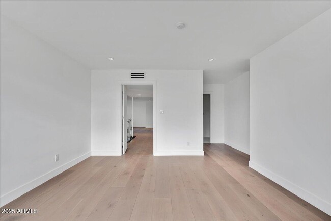 Building Photo - 6814 N 72nd Pl