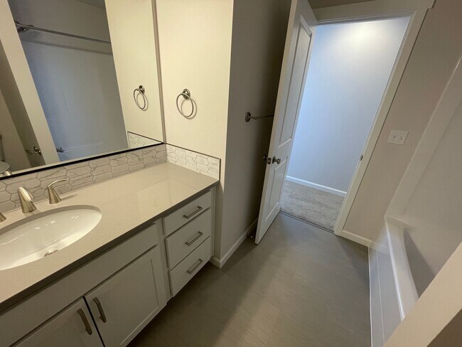 Building Photo - N18