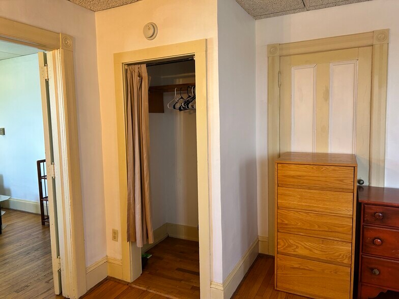 Building Photo - 127 College Ave