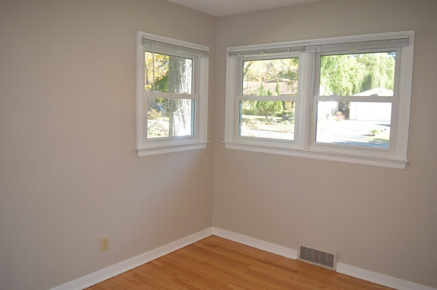Building Photo - 5503 Flamingo Rd