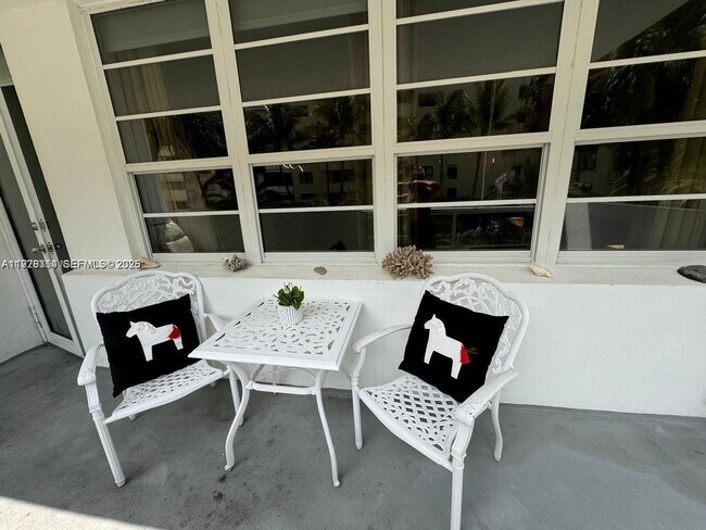 Building Photo - 100 Lincoln Rd