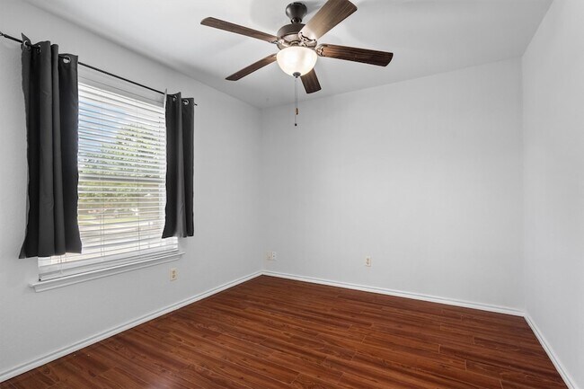 Building Photo - 1524 Briarcrest Dr