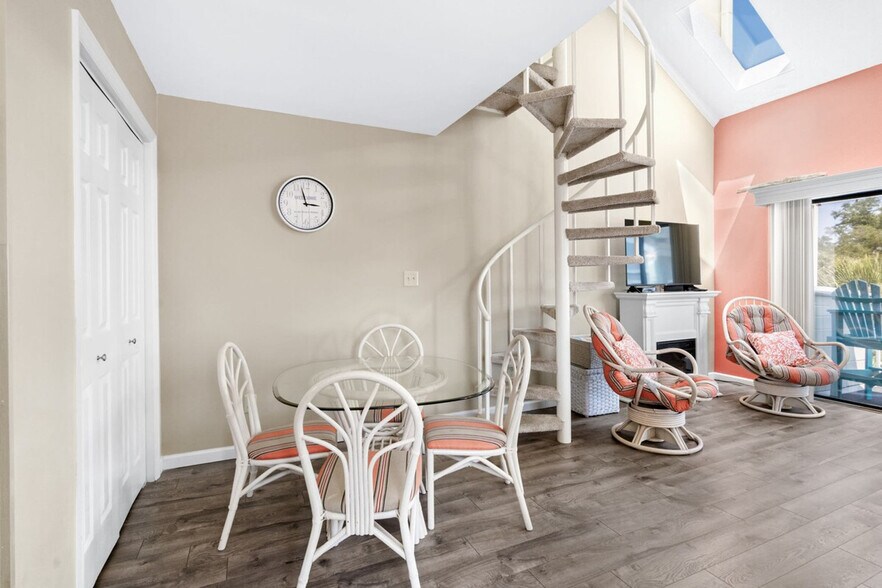 Building Photo - 1850 Colony Dr