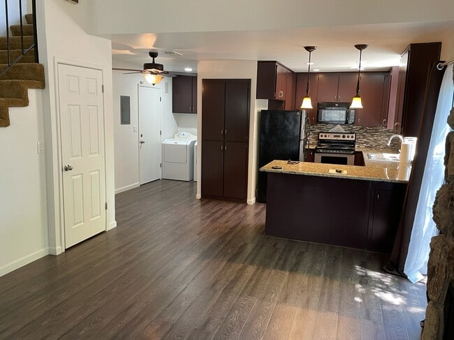 Building Photo - 2631-2631 V St