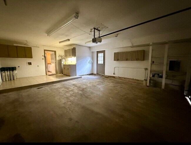 Building Photo - 2920 Cambridge Ln