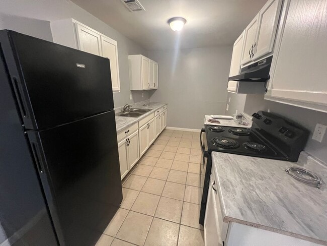 Building Photo - 440 30th Pl