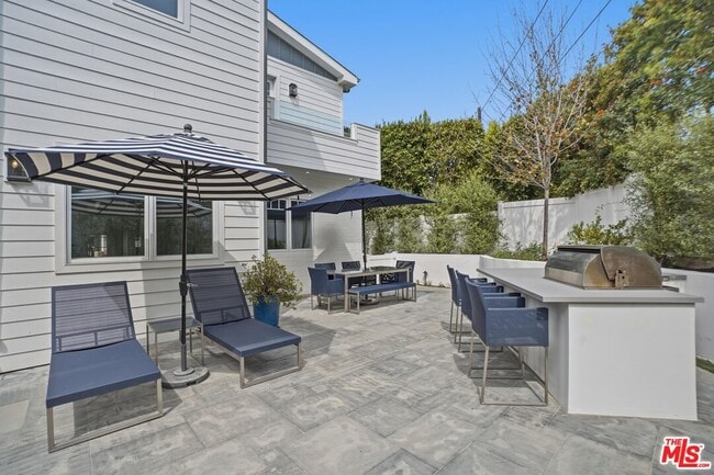 Building Photo - 530 Arbramar Ave