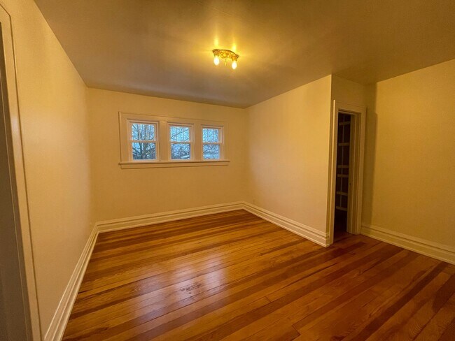 Building Photo - Three Bedroom Home in Kalamazoo