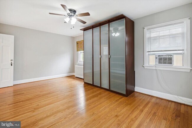 Building Photo - 619 S Garfield St