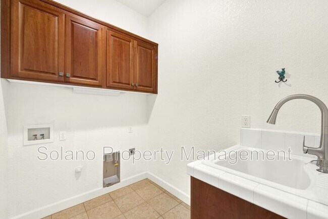 Building Photo - 949 Lancaster St