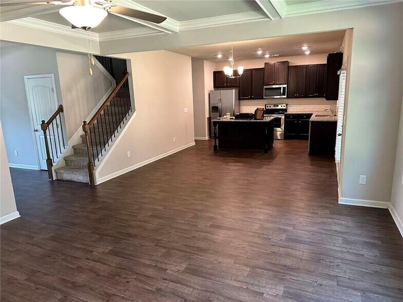 Building Photo - 7881 Silk Tree Pointe