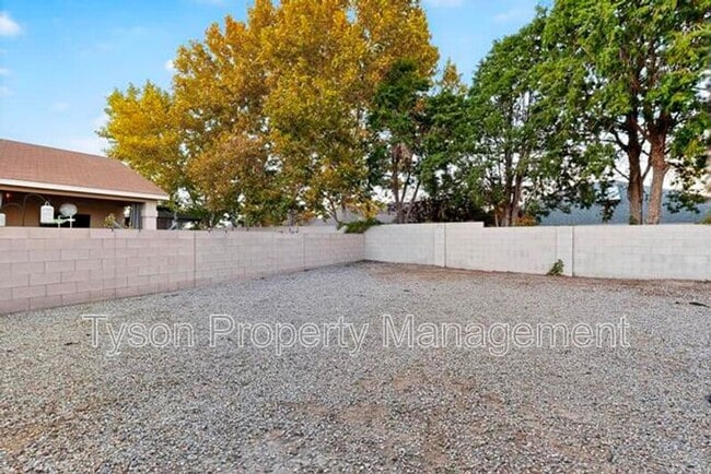 Building Photo - 8001 Vinemont Pl NW