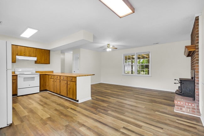 Building Photo - 120 Tar Heel Dr