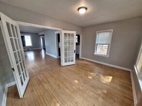 Building Photo - AVAILABLE June 1st - 6 Bedroom, 2 Bath House with Garage $200 Off First Months Rent!