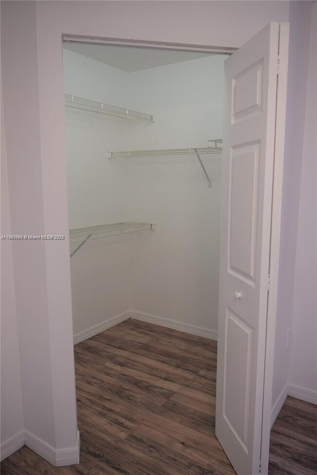 Building Photo - 631 SW 111th Ln
