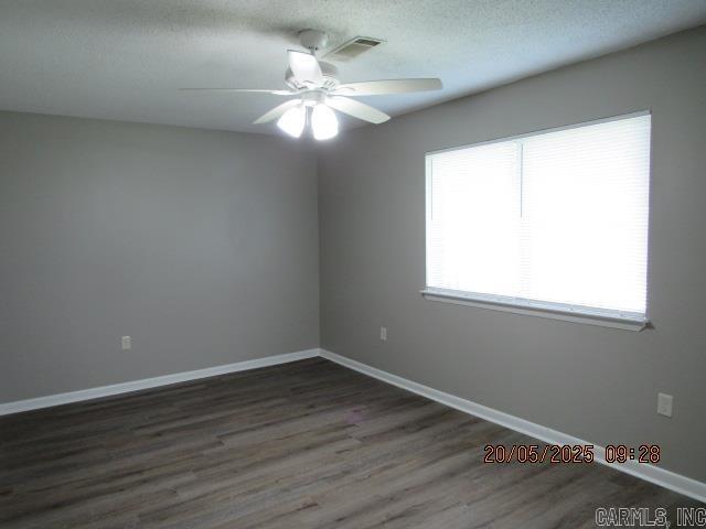 Building Photo - 203 Club Ln